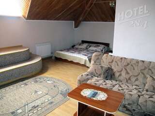 Отель Отель Vostochniy 284 Бердянск Улучшенный семейный номер-1