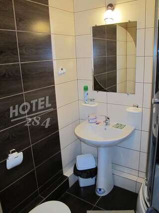 Отель Отель Vostochniy 284 Бердянск Семейный люкс-2