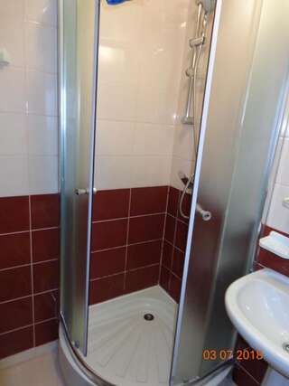 Отель Отель Vostochniy 284 Бердянск Двухместный номер Делюкс с 1 кроватью (для 2 взрослых и 1 ребенка)-9